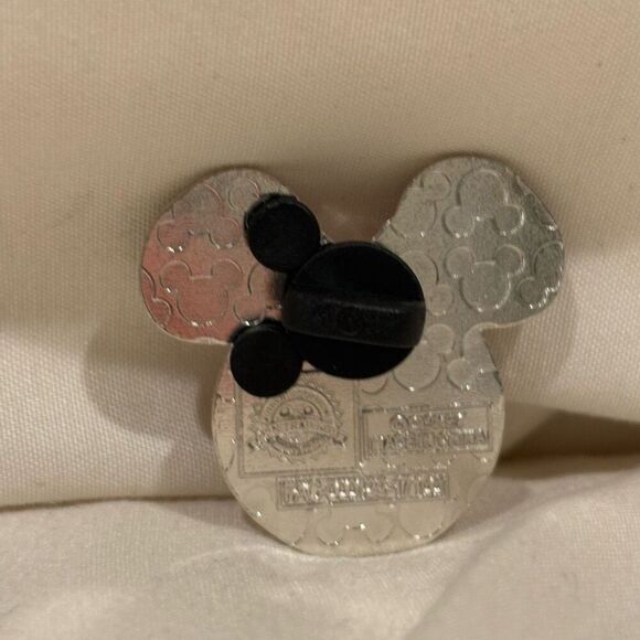 Disney Minnie Mouse Heads Heart Eyes and Glasses Collectible trading Pins - Picture 6 of 6